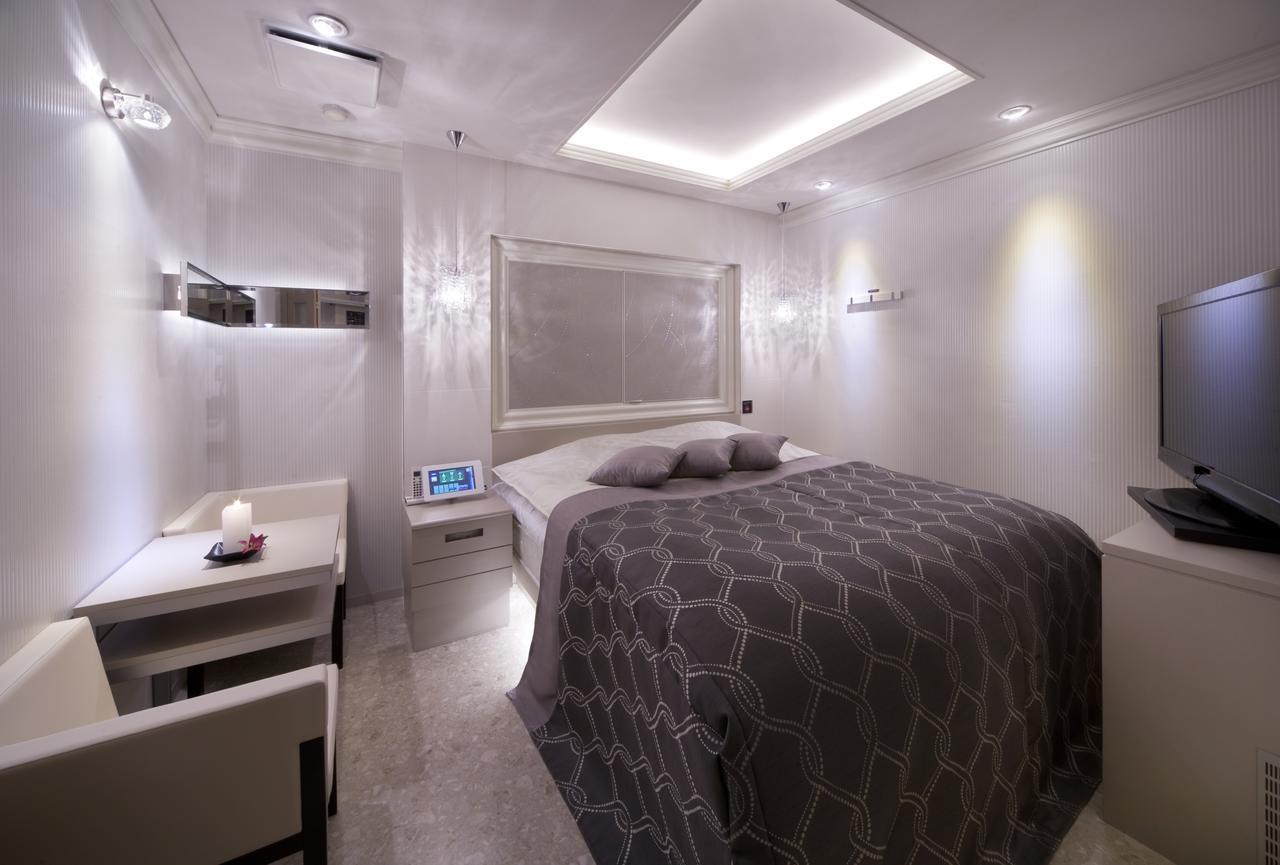 Jewel Hotel Luxury Modern (Adults Only) Miyoshi  Εξωτερικό φωτογραφία
